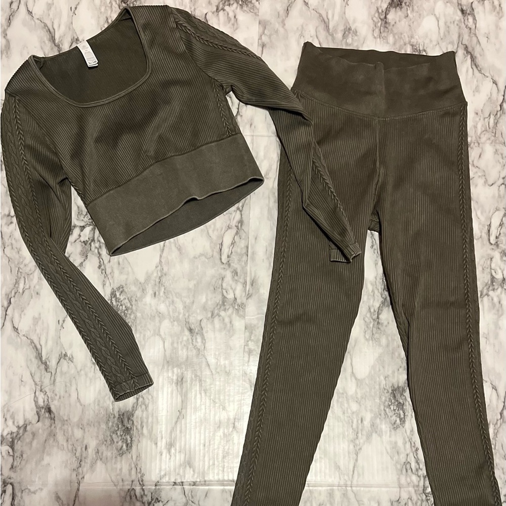 OFFLINE by Aerie Olive Green Ribbed Activewear Set - Top & Leggings